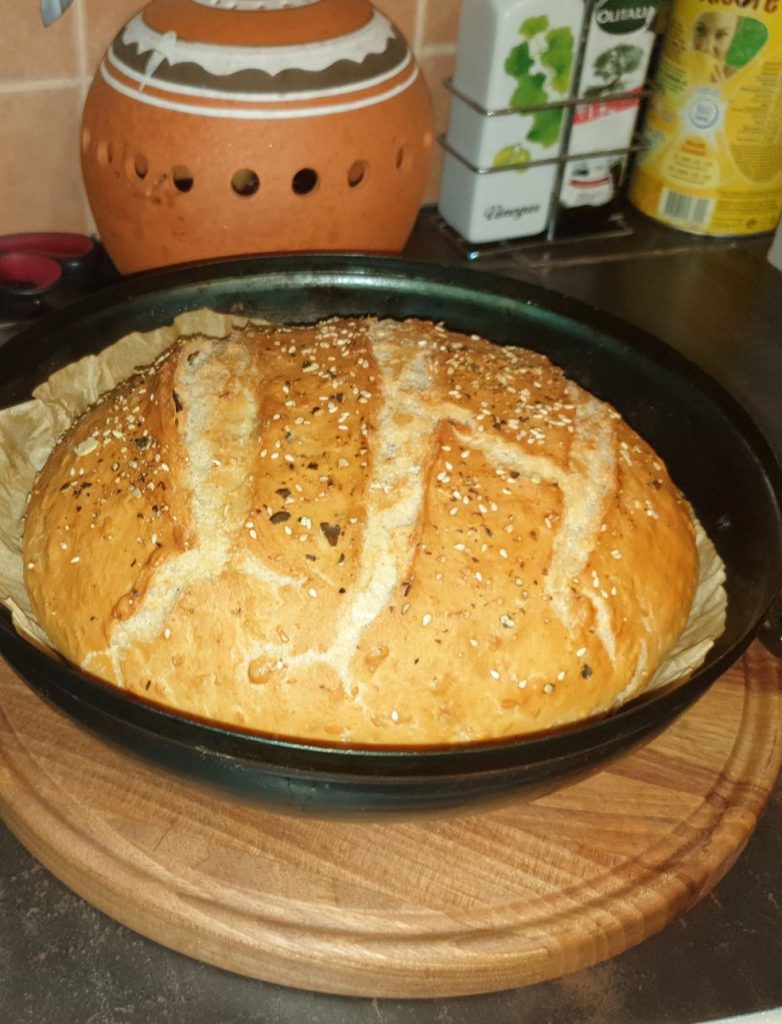Tökmagos zabpelyhes kenyér sütődiszkoszban